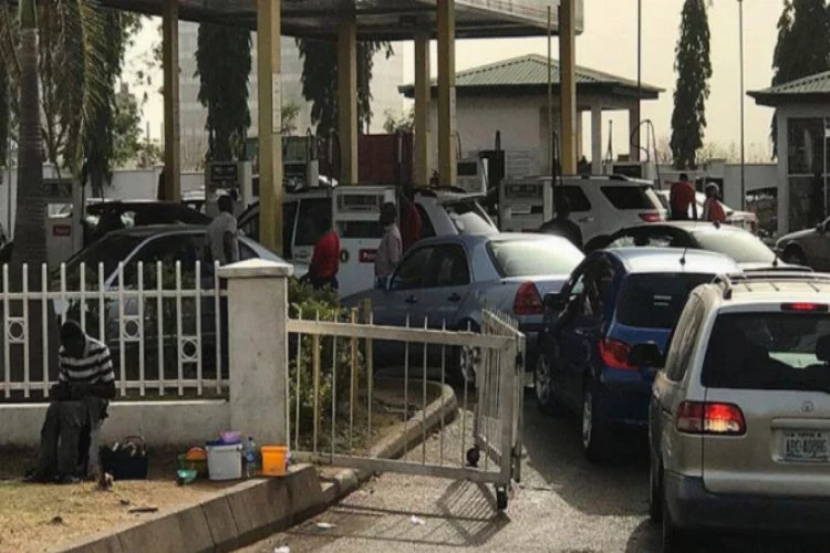 Nijerya'daki protestolar benzin krizine neden oldu