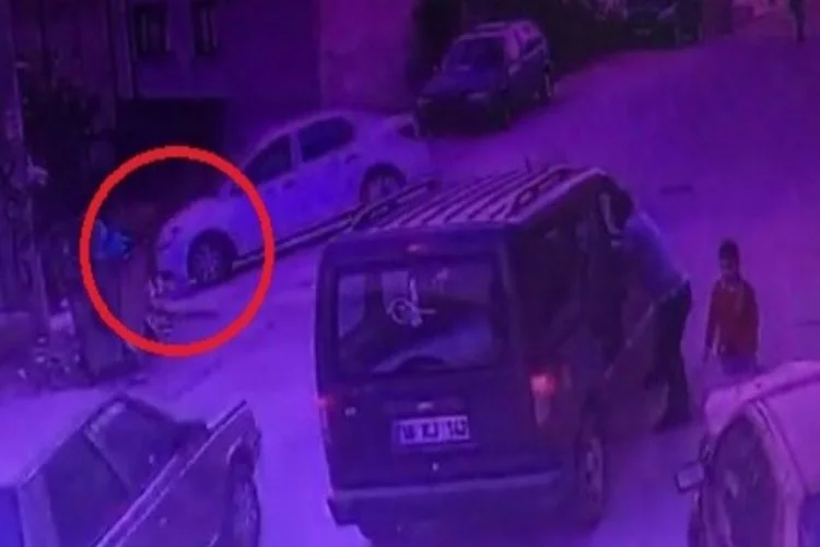 Bursa'da sokakta oyun oynayan çocuğa araç çarptı!