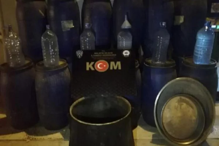 Malatya'da 3 bin 880 litre sahte içki ele geçirildi