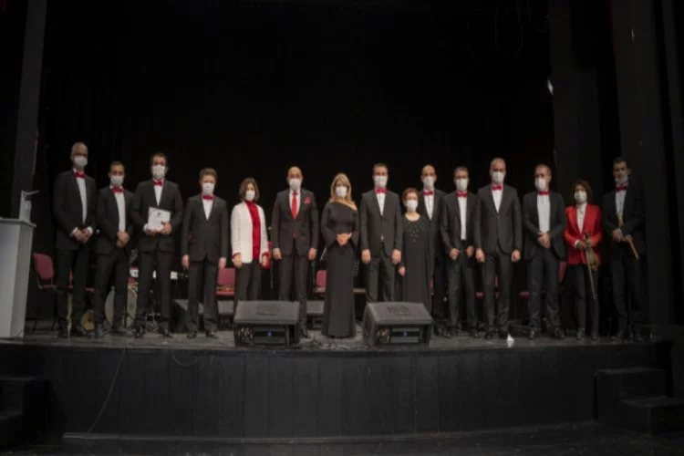 Bursa'da Cumhuriyet coşkusu konserle başladı