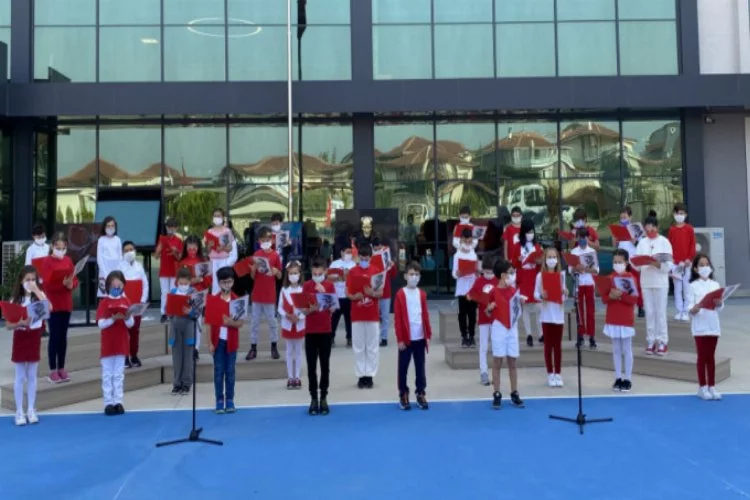 Bursa'da öğrenciler Cumhuriyetin 97. yılını coşkuyla kutladı