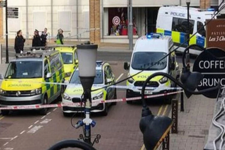 İngiltere'de bomba ihbarı caddeyi boşalttı