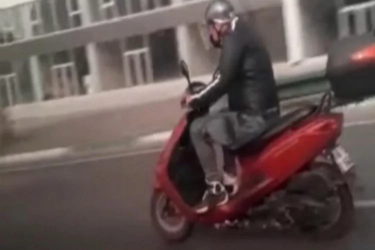 Bursa'da ilginç görüntüler: Motosikletini kamçılayan adam...