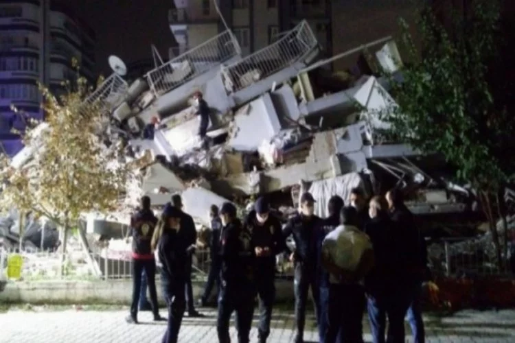 İzmir'deki enkazdan bir kişinin daha cansız bedeni çıkarıldı