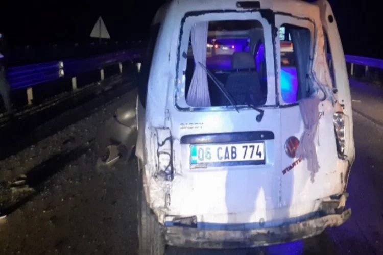 Bursa'da hafif ticari araç kamyona çarptı! Yaralılar var