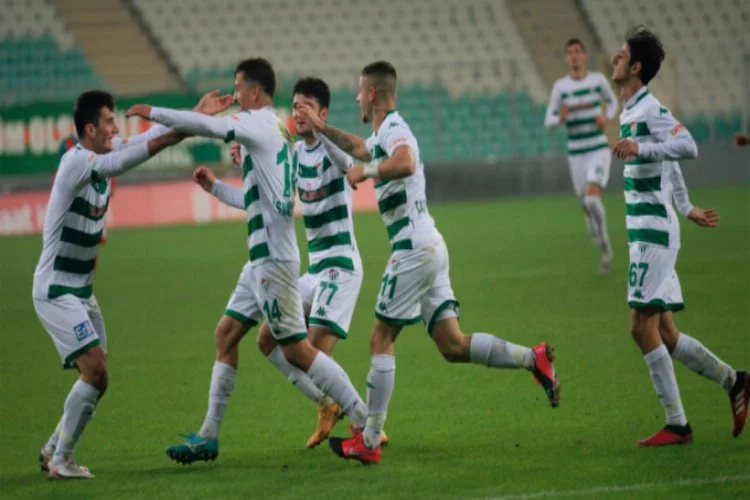 Bursaspor-Karşıyaka'nın maçına 'gençlik' damgası