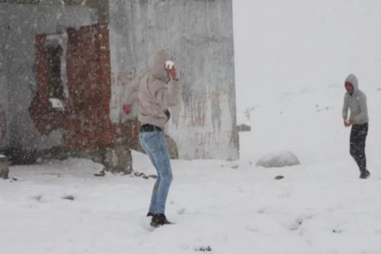 Ovit Dağı'ında kar topu keyfi