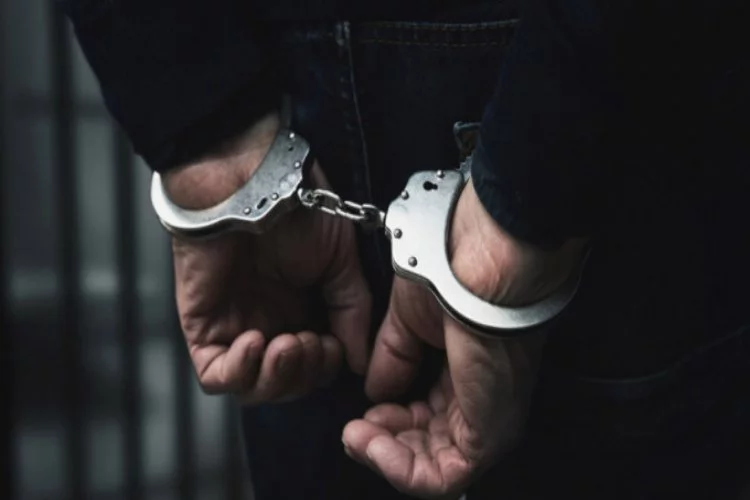 Bursa merkezli FETÖ operasyonunda 2 şüpheli tutuklandı