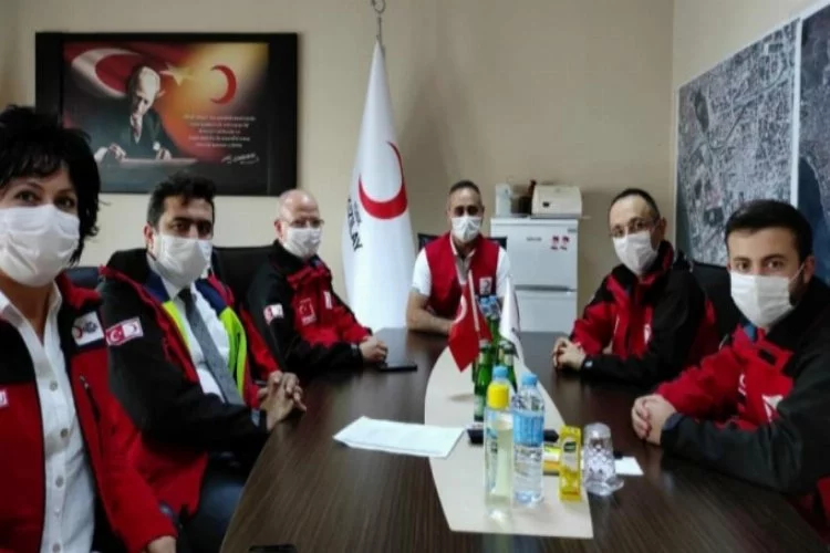 Türk Kızılay Bursa Şubesi deprem bölgesine moral desteğinde bulundu