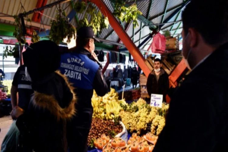 Bursa'da pazarlarda maske ve hijyen denetimi
