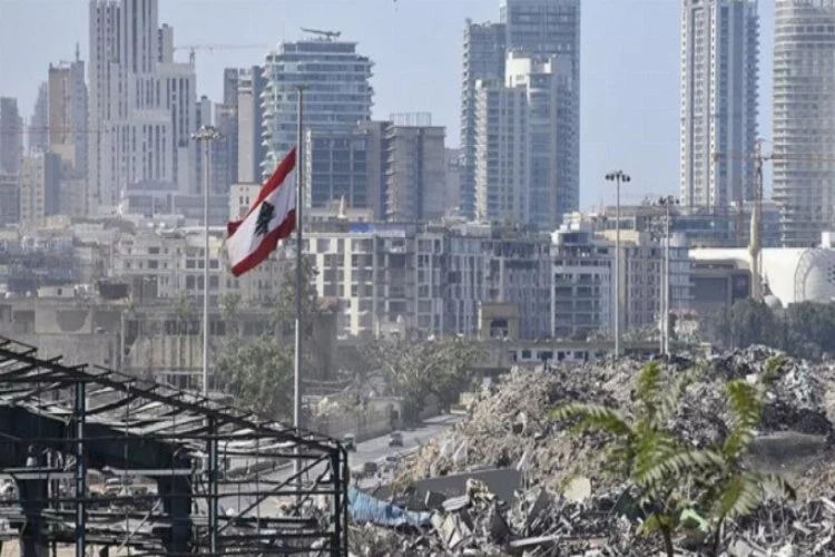 Beyrut Limanı'ndaki ağır enkaz kaldırılmayı bekliyor