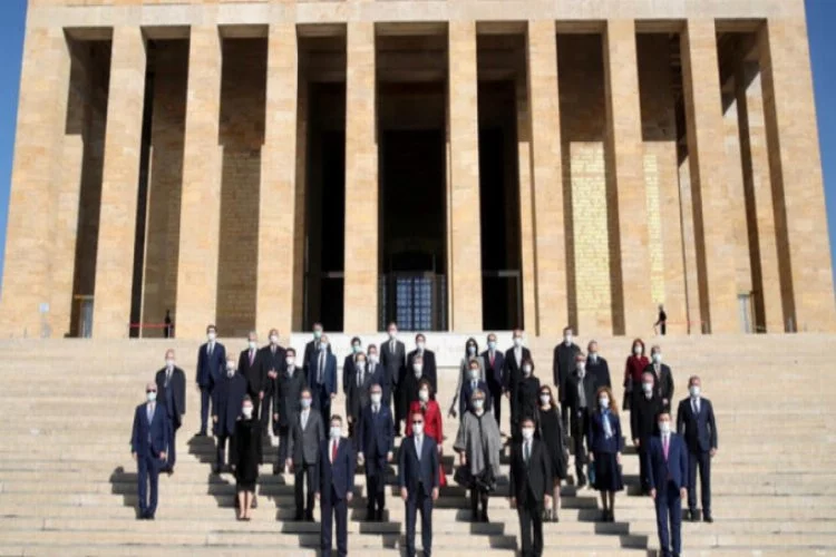 Bakan Çavuşoğlu ve merkezde görevli büyükelçiler Anıtkabir'de