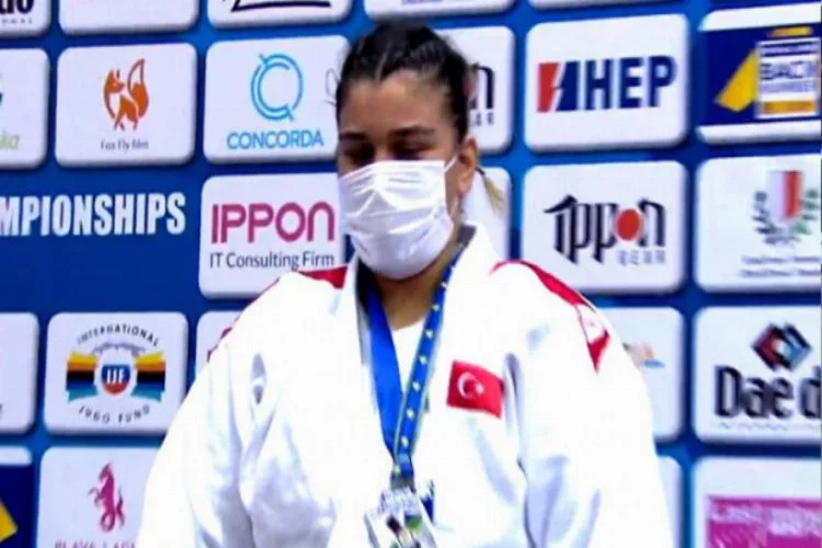 Milli sporcu Kübranur Esir, gümüş madalya aldı