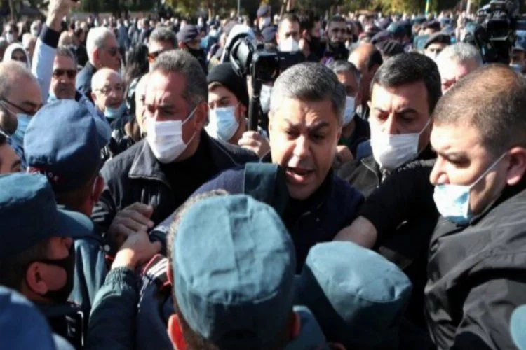 Paşinyan'ı protesto etmek isteyen parti liderleri ve milletvekilleri gözaltına alındı