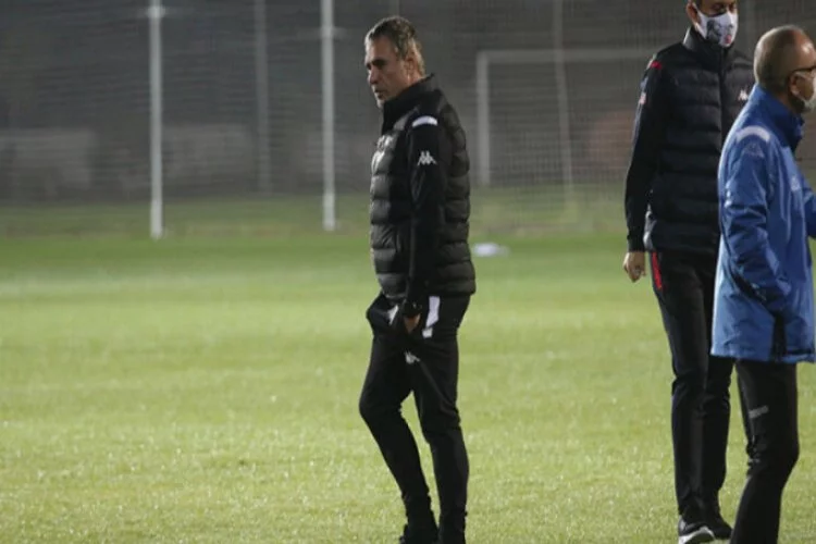 Fraport TAV Antalyaspor'da Ersun Yanal, takımla ilk antrenmanına çıktı