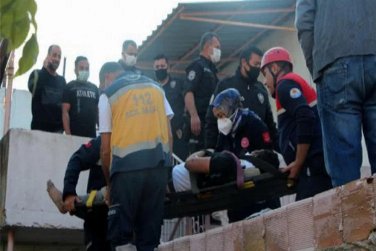 Tadilat sırasında yıkılan duvarın altında kalan işçi yaralandı