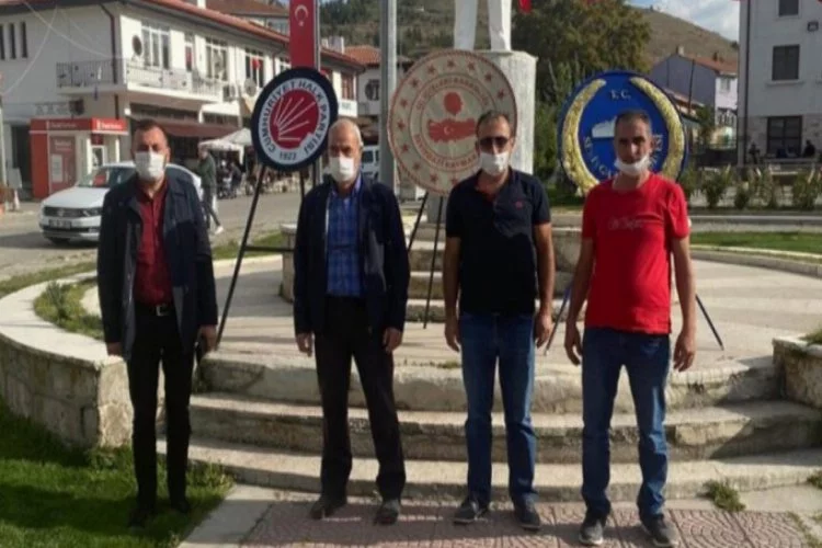 Atatürk anıtına çelenk koyan CHP'lilere para cezası