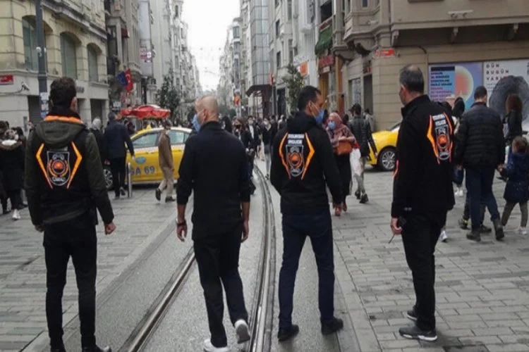 Ekipler Taksim'de sigara kuralına uymayanlara göz açtırmadı!