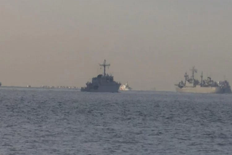 NATO gemileri İstanbul Boğazı'ndan geçti!