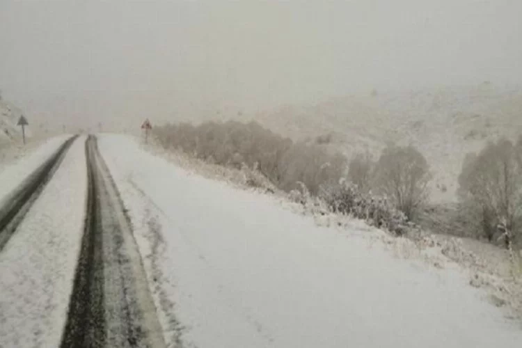 Sivas'ın yüksek kesimlerinde kar yağdı