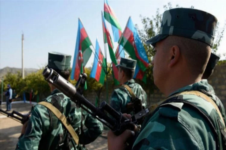 Azerbaycan ordusu Ağdam'a bayrak dikti, kent camisinde ezan okundu