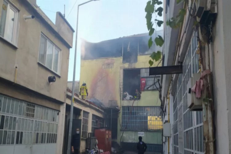 Bursa'da korkutan yangın plastik atölyesi küle döndü