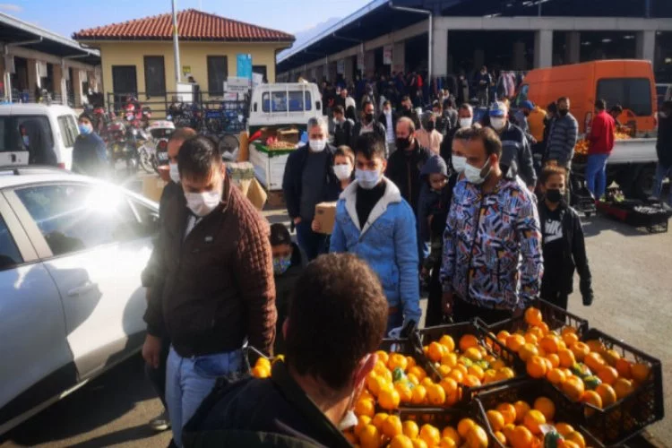 Bursa'da hurda pazarında korkutan kalabalık