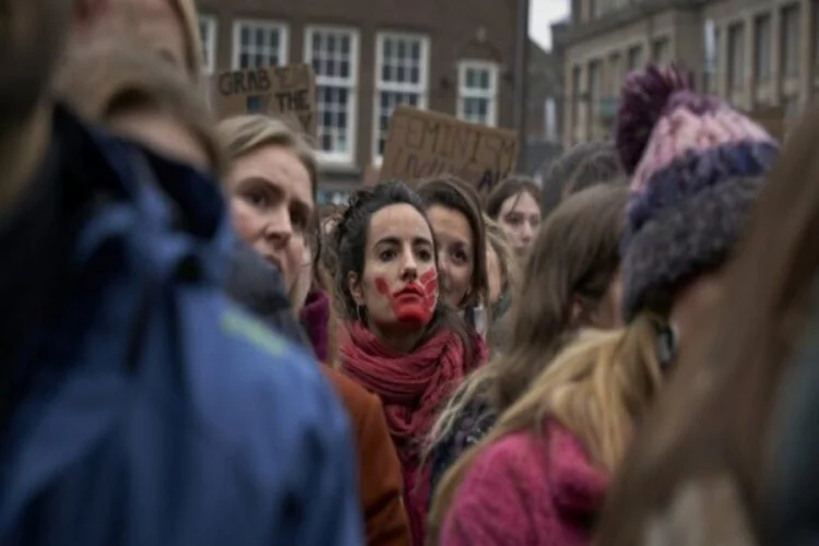 Hollanda'da hamile kadınlar ayrımcılıktan şikayetçi!