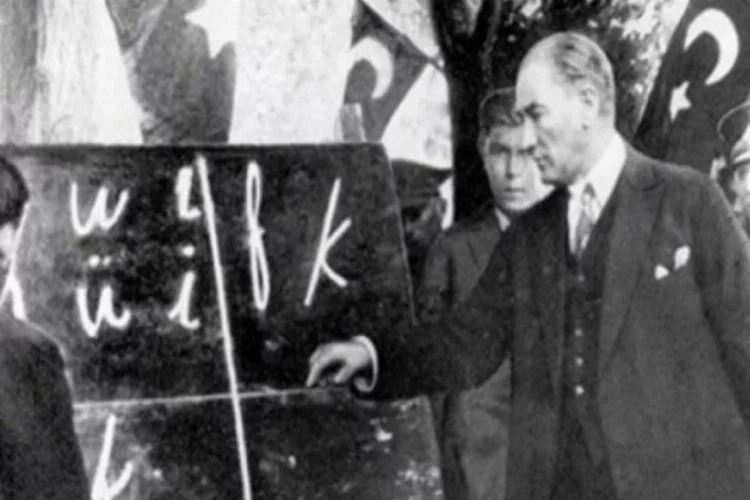 Başöğretmen Mustafa Kemal Atatürk ve 24 Kasım 1928 Öğretmenler Günü