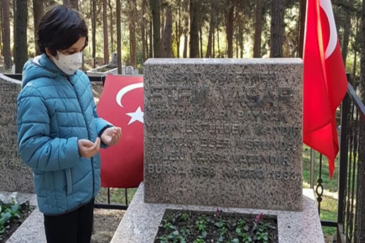 Bursa'da şehit öğretmen mezarı başında anıldı