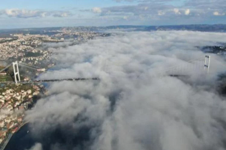 İstanbul Boğazı'ndaki yoğun sis havadan fotoğraflandı