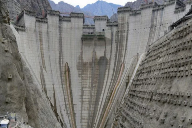 Yusufeli Barajı'nın gövde yüksekliği 250 metreye ulaştı
