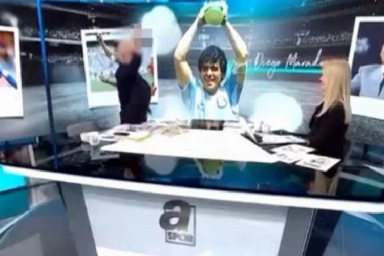 Canlı yayında Maradona'dan bahsederken el hareketi çekti