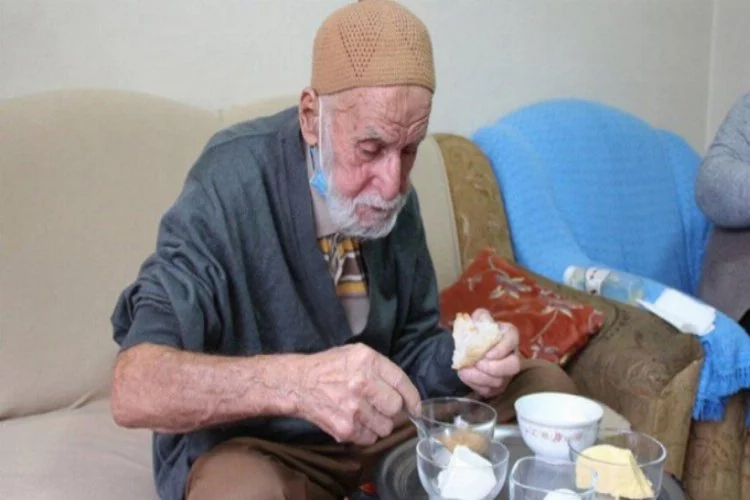 96 yaşında koronayı yendi: Süt, bal, pekmez tükettim