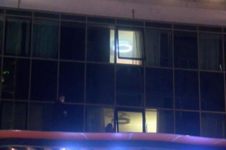 Ünlü bir otelin penceresinden düşen kadın yaralandı