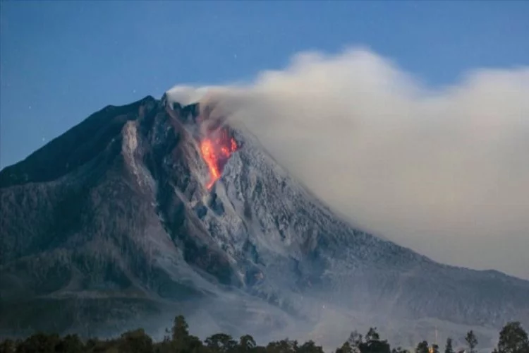 Endonezya'da yanardağı'nda patlama gerçekleşti