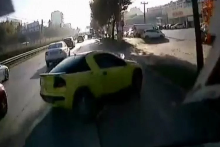Bursa'da kontrolden çıkan otomobil, park halindeki araçların arasına daldı!