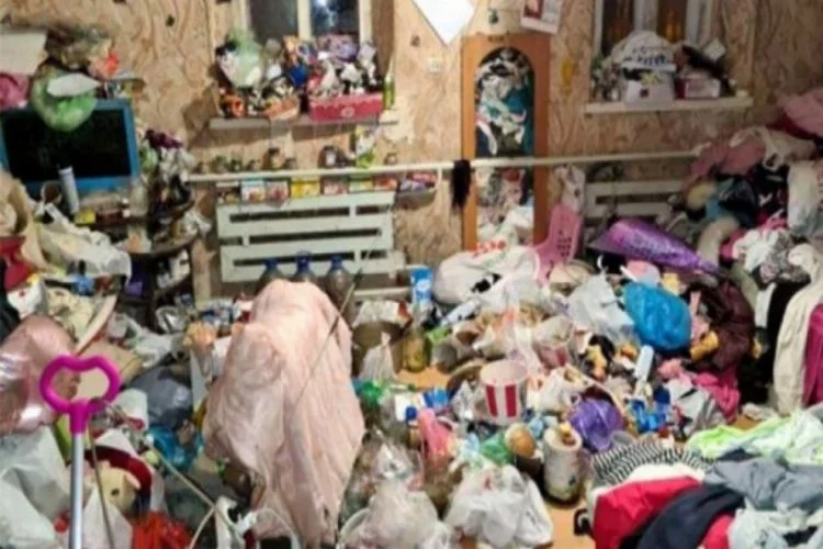 Çöp evde yaşıyorlardı! Şiddet gören beş çocuk polisi arayarak yardım istedi
