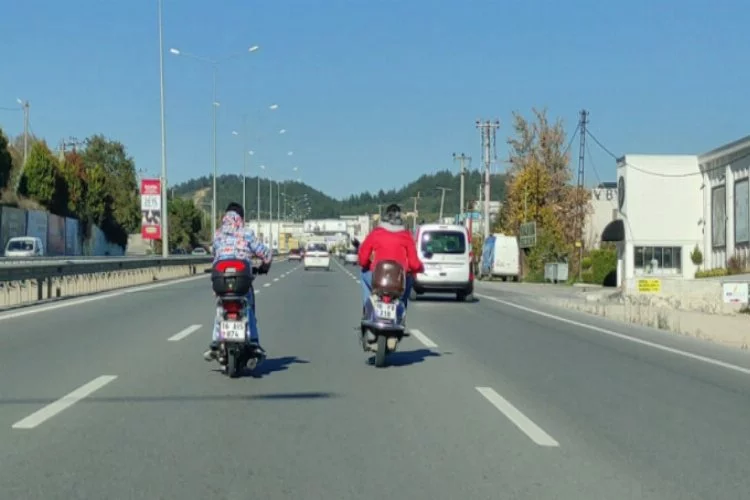 Bursa'da motosikletlerin trafikte sohbeti pes dedirtti!