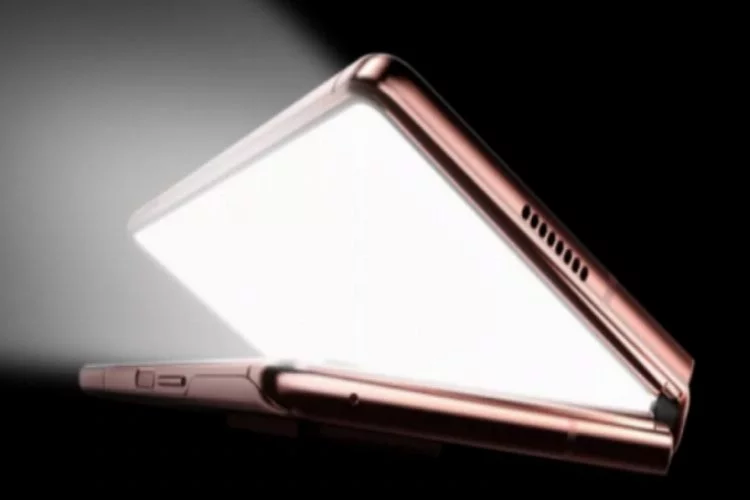 Samsung Galaxy Z Fold 3 fiyatı ile ortaya çıktı, dudak uçuklattı!