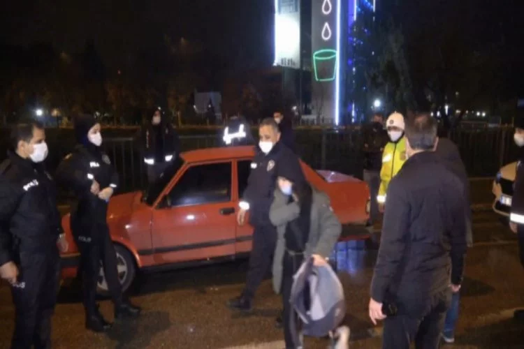 Bursa'da kısıtlamaya rağmen hem sokaktalar hem de uyuşturucuyla yakalandılar!
