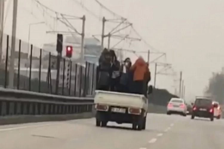 Bursa'da 6 kişinin tehlikeli yolculuğu kamerada