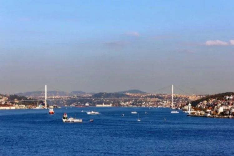 İstanbul Boğazı'nda gemi geçişleri çift yönlü olarak durduruldu!