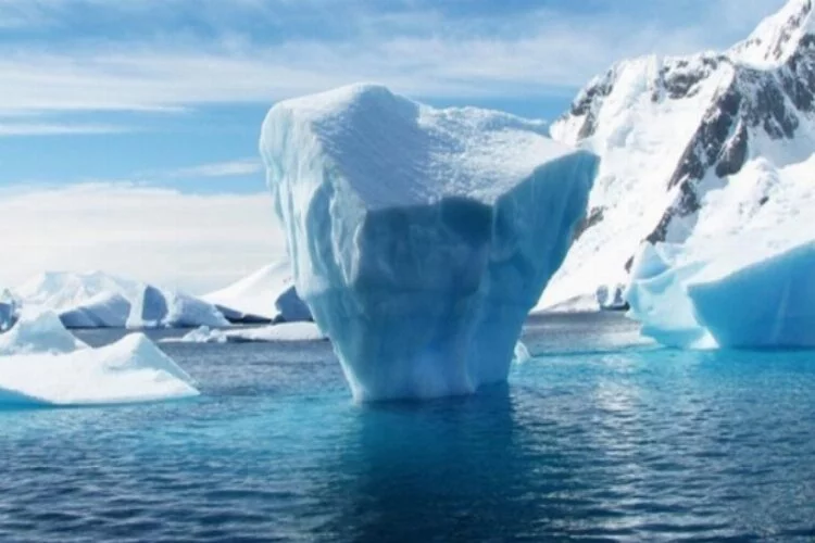 Dünyanın en büyük buz dağında tehlike çanları!