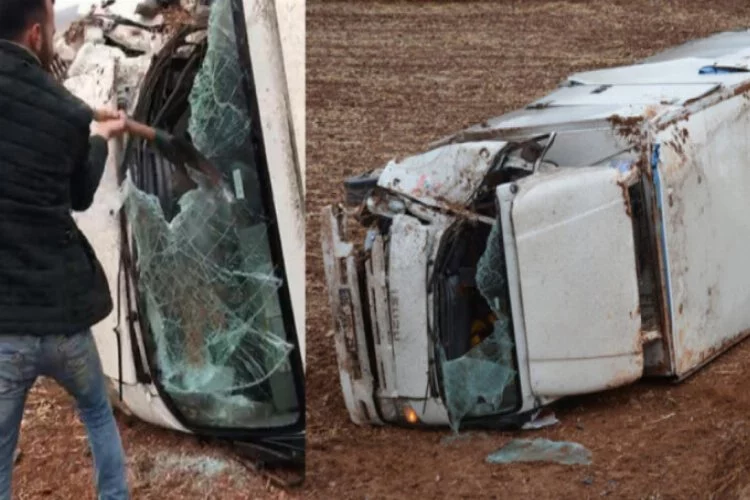 Tokat'ta tarlaya devrilen kamyonun şoförü yaralandı