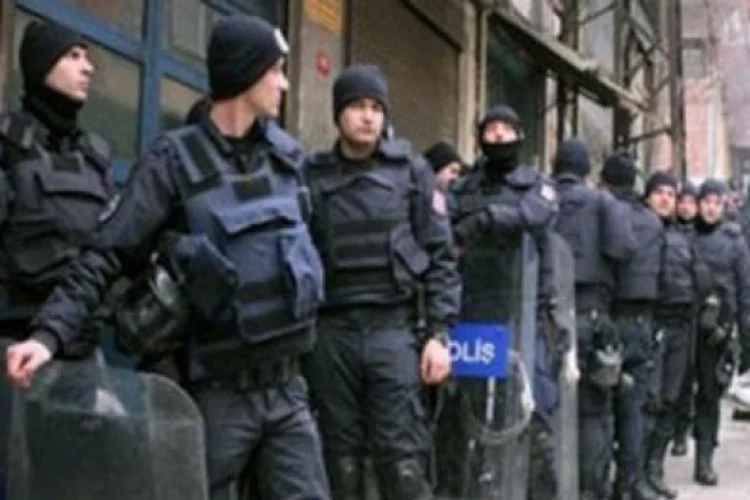 Ergenekon kararı öncesi polisten şafak operasyonu