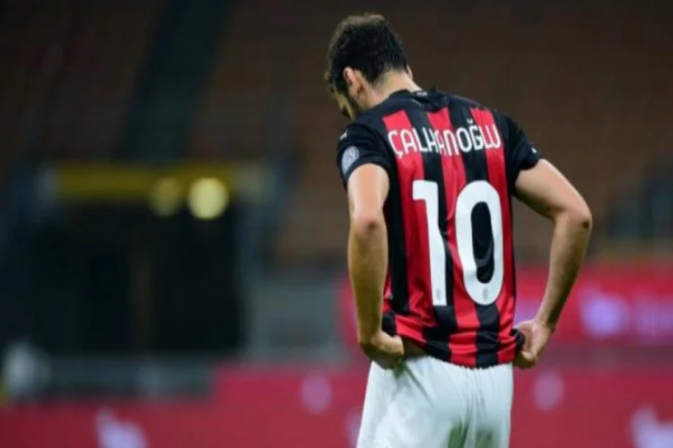 Hakan Çalhanoğlu, Milan'la yeni sözleşme için anlaşma sağladı