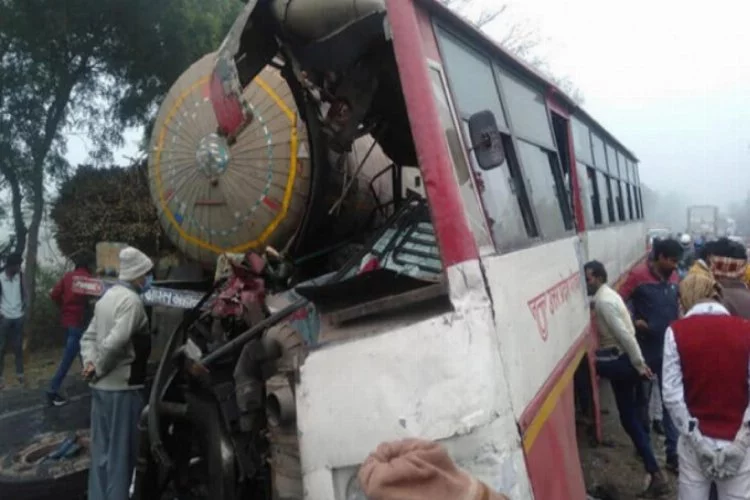 Tanker, yolcu otobüs ile çarpıştı: 7 ölü