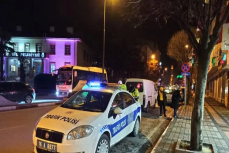 Bursa'da polisin durdurduğu panelvan minibüs trafikten men edildi