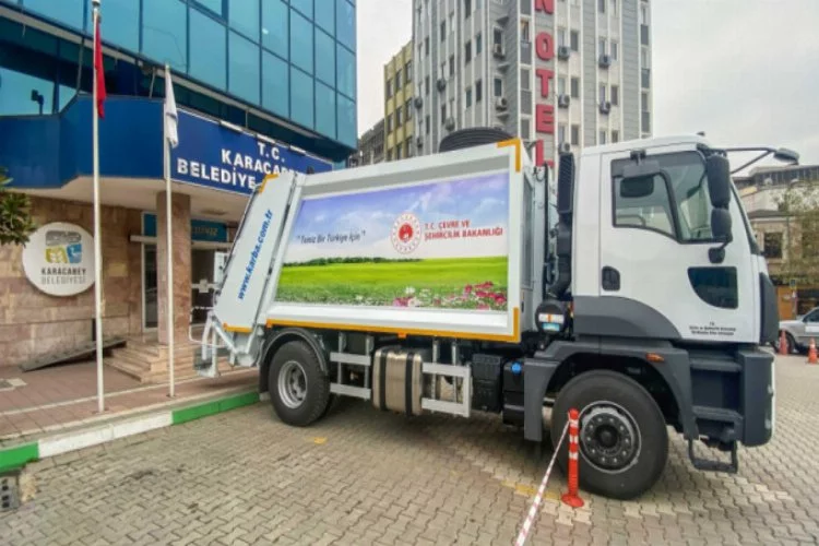 Bursa Karacabey Belediyesi'ne çöp kamyonu ve konteyner desteği